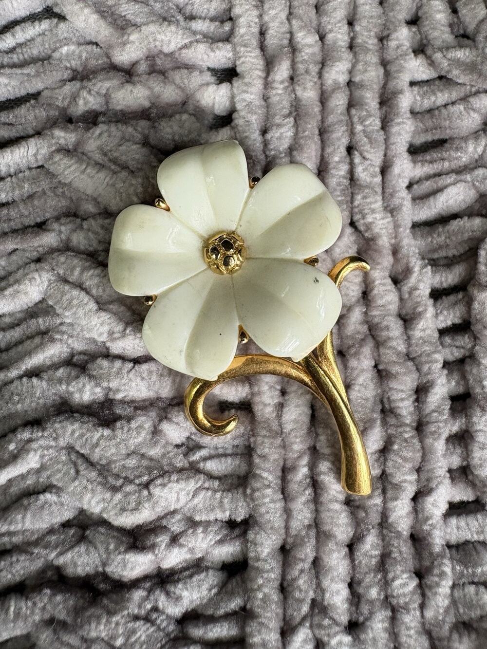 Vintage Monet White Cream Lucite Flower Gold Tone Brooch